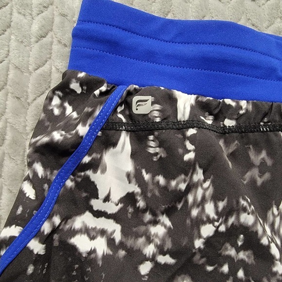 Fabletics Suva Run Short Navy Blue Abstract Print Running Athletic Shorts Sz Med - Picture 9 of 10
